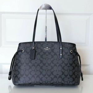🌷Coach Drawstring Carryall In Signature NWT.